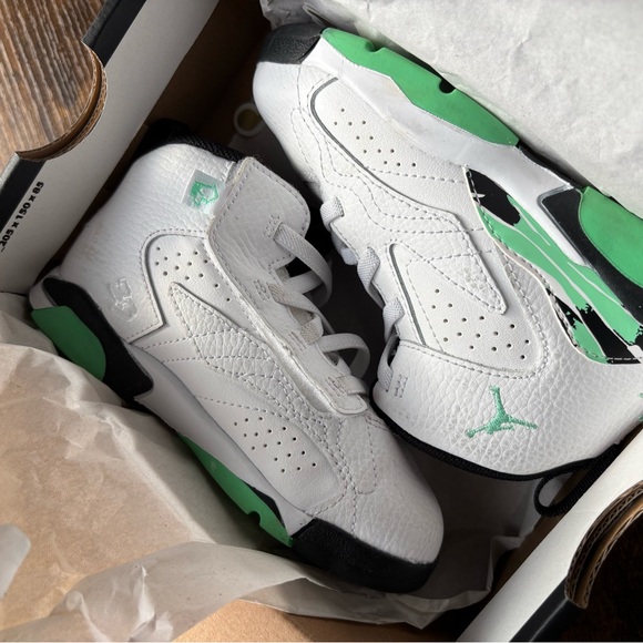Jordan MVP TD Shoes - White with Green Highlights - Picture 9 of 9